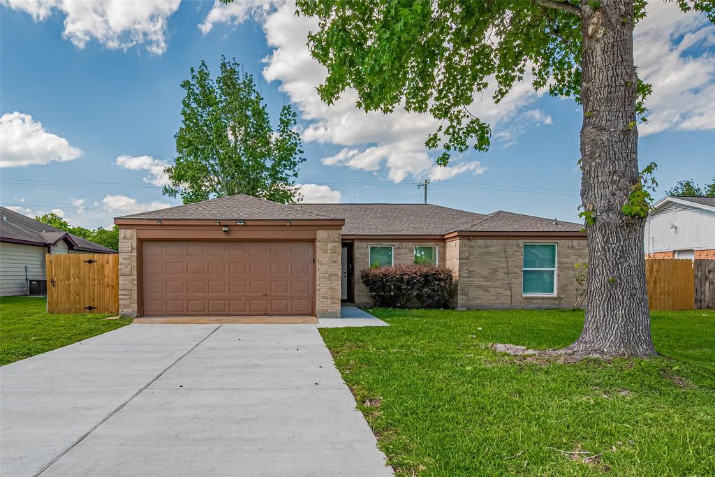 7926 Jonquil Drive, Texas City, TX 77591