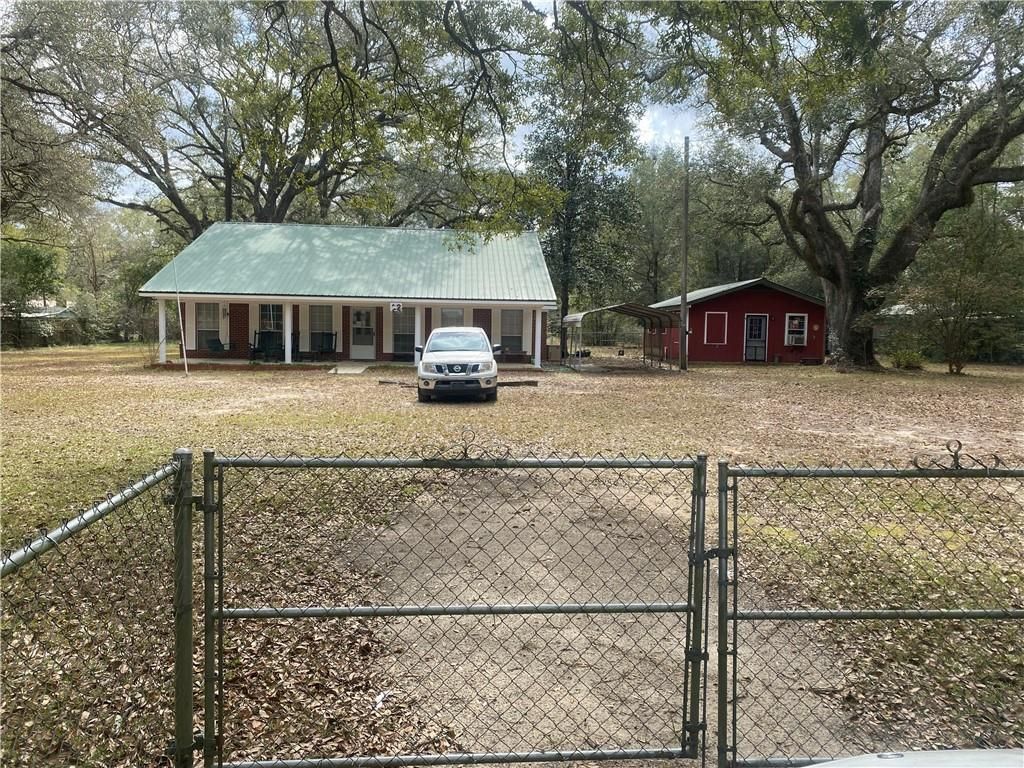 32 Oak Avenue, Satsuma, AL 36572