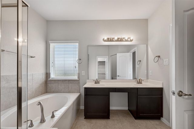 203 Brookwood Park Lane, Dickinson, TX 77539