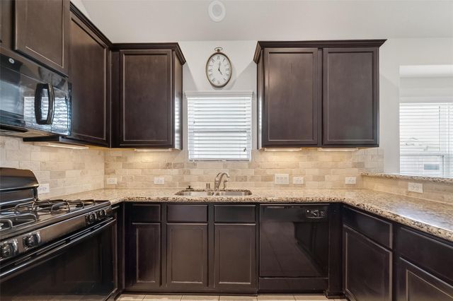 203 Brookwood Park Lane, Dickinson, TX 77539