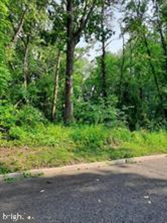 1590 ELLIS AVENUE, Laurel Springs, NJ 08021