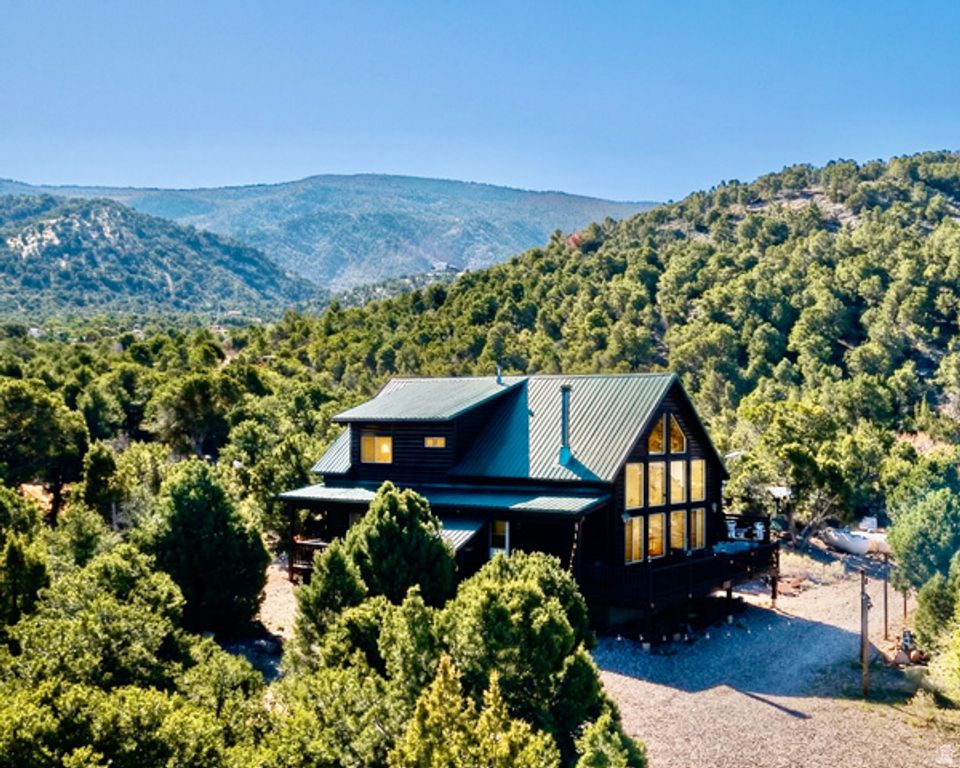 1741 S RED CANYON DR, Parowan, UT 84761