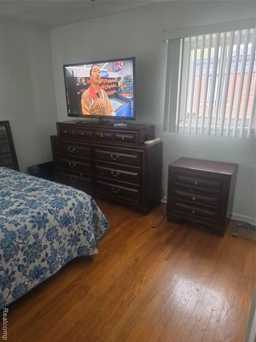 20212 Sunnyside, Saint Clair Shores, MI 48080