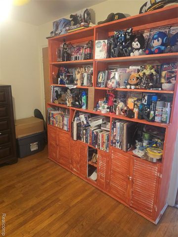 20212 Sunnyside, Saint Clair Shores, MI 48080