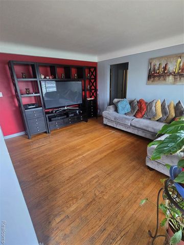 20212 Sunnyside, Saint Clair Shores, MI 48080