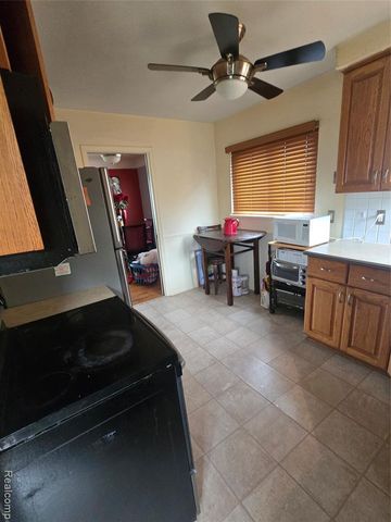 20212 Sunnyside, Saint Clair Shores, MI 48080