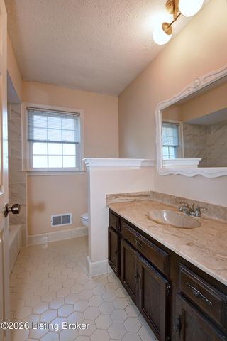 4513 Dannywood Rd, Louisville, KY 40220