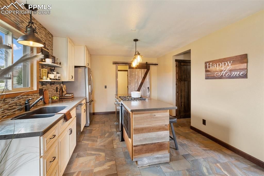 Image 17 of property listing at 1860 Blackfoot Trail, Woodland Park, CO 80863