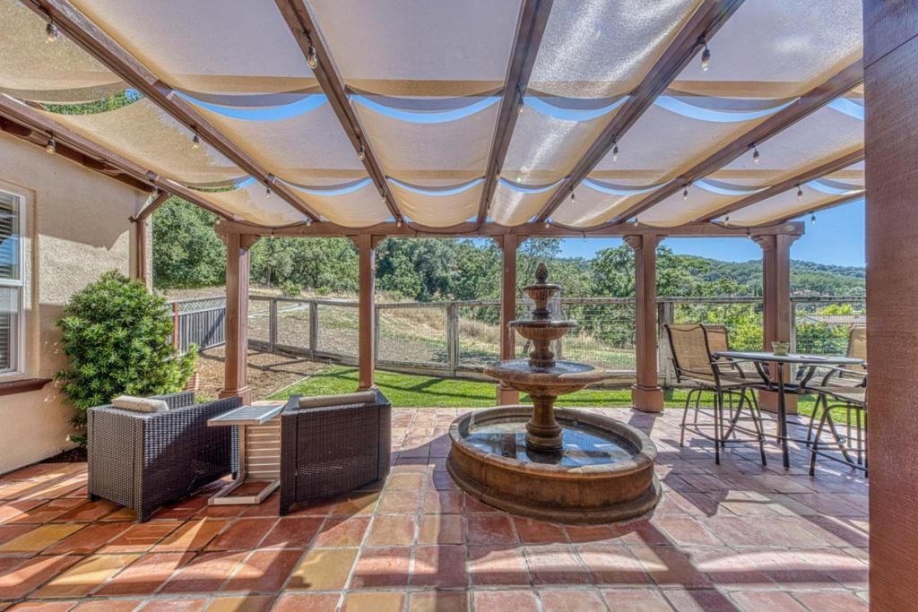 Image 3 of property listing at 7271 Eagle Ridge Drive, Gilroy, CA 95020