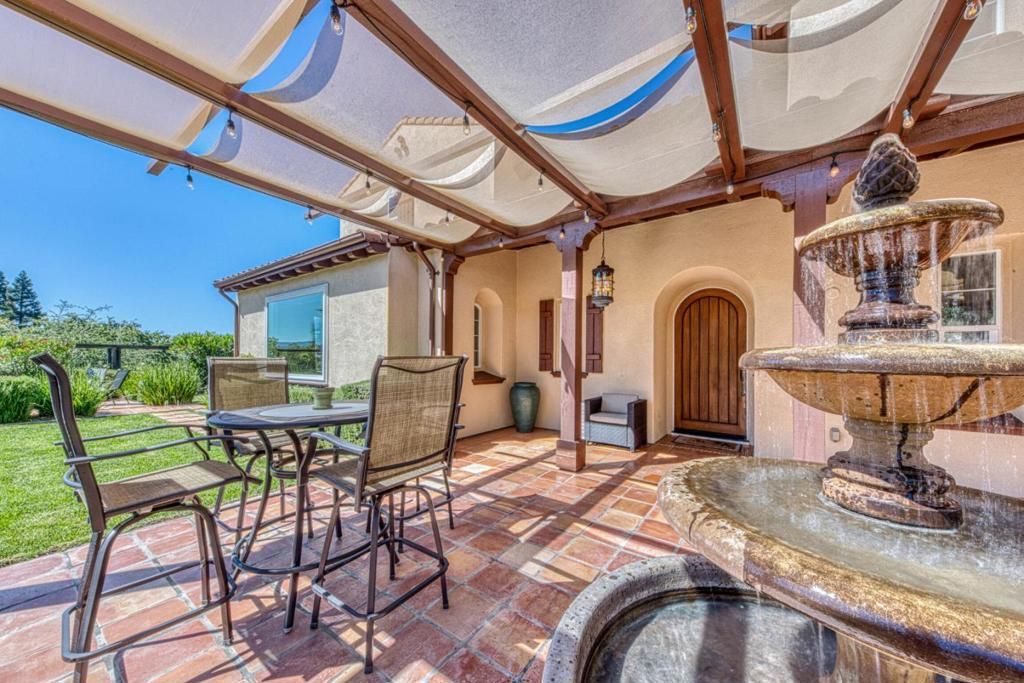 Image 7 of property listing at 7271 Eagle Ridge Drive, Gilroy, CA 95020