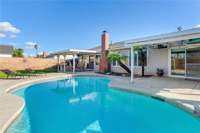 701 W Crestview Street, Corona, CA 92882