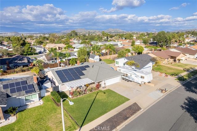 701 W Crestview Street, Corona, CA 92882