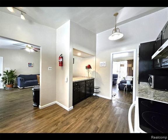 496 E Lovell Drive, Troy, MI 48085