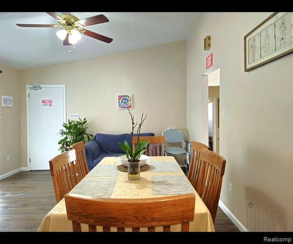 496 E Lovell Drive, Troy, MI 48085