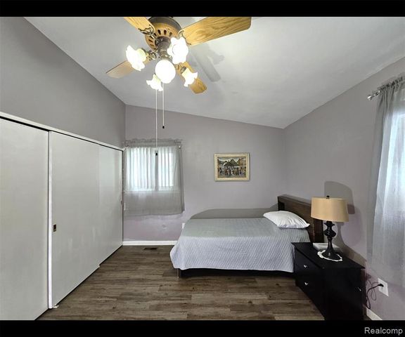 496 E Lovell Drive, Troy, MI 48085