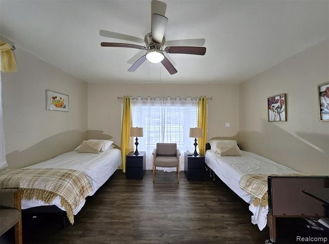 496 E Lovell Drive, Troy, MI 48085