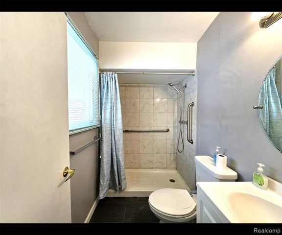 496 E Lovell Drive, Troy, MI 48085