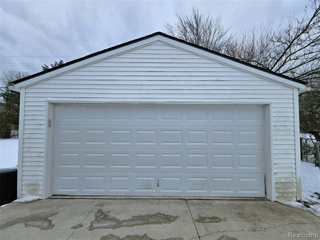 496 E Lovell Drive, Troy, MI 48085