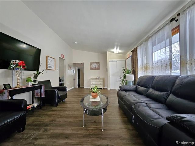 496 E Lovell Drive, Troy, MI 48085