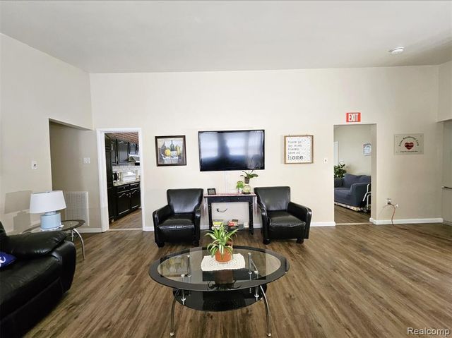 496 E Lovell Drive, Troy, MI 48085