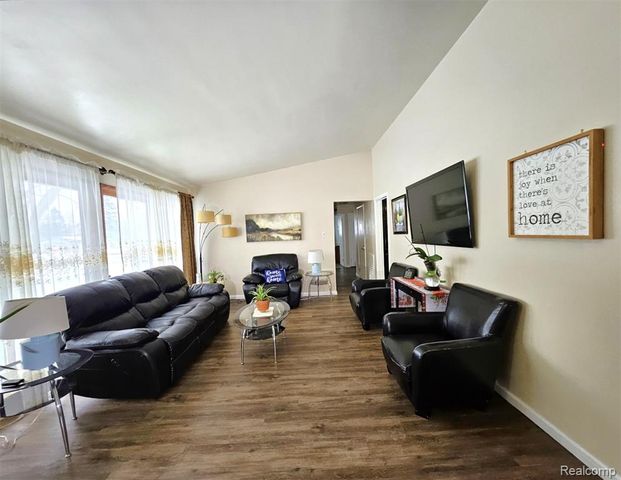 496 E Lovell Drive, Troy, MI 48085