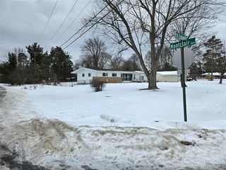 496 E Lovell Drive, Troy, MI 48085