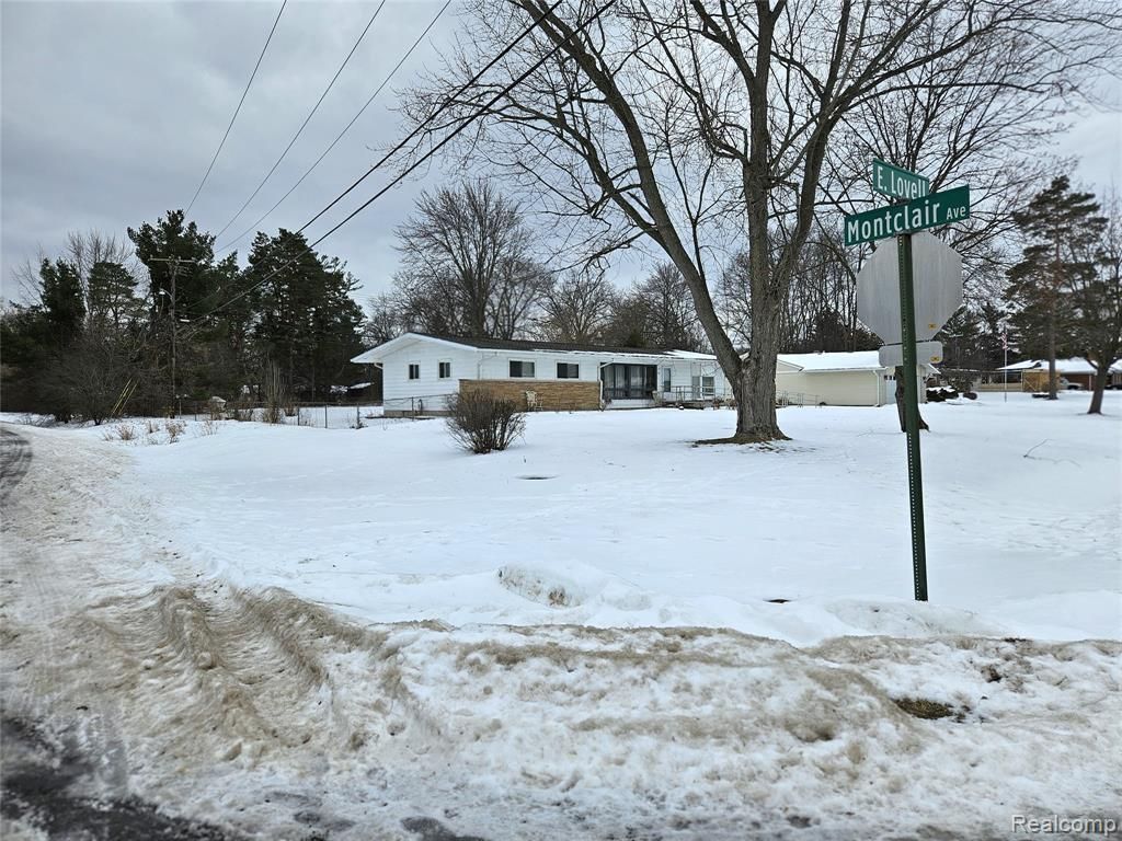 496 E Lovell Drive, Troy, MI 48085