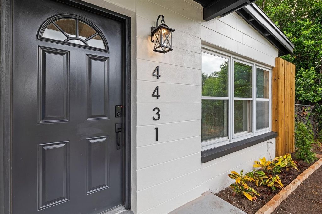 Image 4 of property listing at 4431 SOUTHMORE DRIVE, Orlando, FL 32812