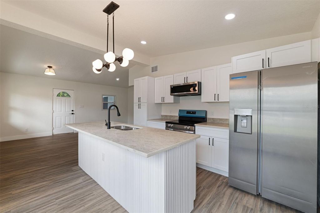 Image 6 of property listing at 4431 SOUTHMORE DRIVE, Orlando, FL 32812