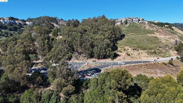 8 Hiller Dr., Oakland, CA 94618