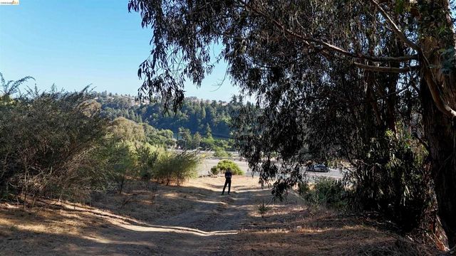 8 Hiller Dr., Oakland, CA 94618