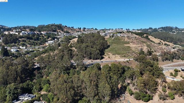 8 Hiller Dr., Oakland, CA 94618