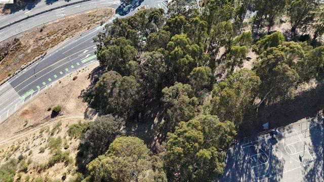 8 Hiller Dr., Oakland, CA 94618