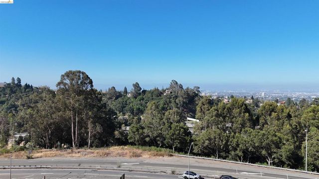 8 Hiller Dr., Oakland, CA 94618