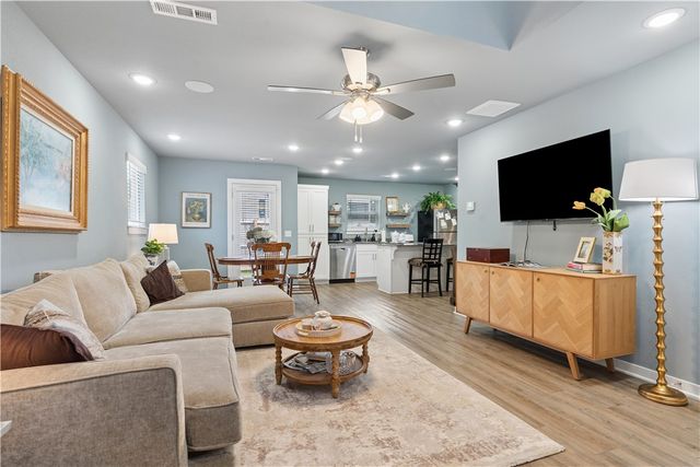 877 N Rupple Road 131, Fayetteville, AR 72704