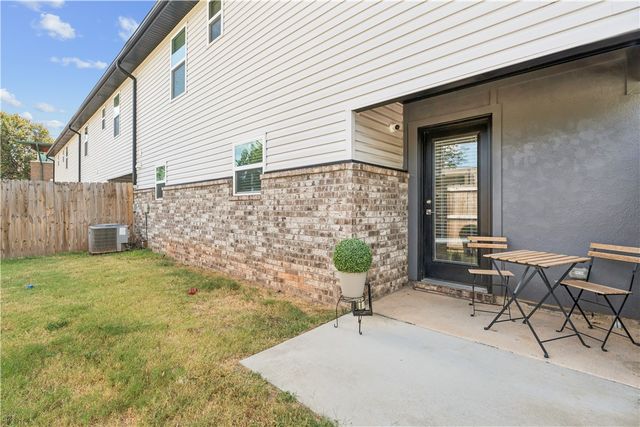 877 N Rupple Road 131, Fayetteville, AR 72704