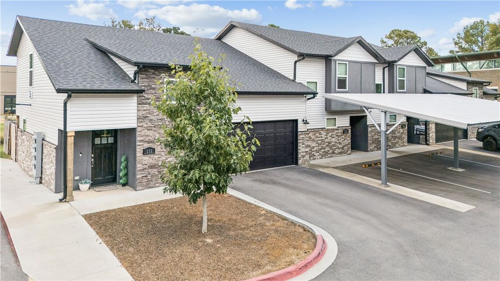 877 N Rupple Road 131, Fayetteville, AR 72704