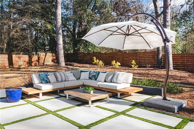 2576 River Oak Drive, Decatur, GA 30033