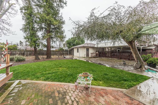 240 S Bailey Avenue, Fresno, CA 93727
