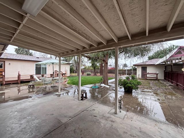 240 S Bailey Avenue, Fresno, CA 93727