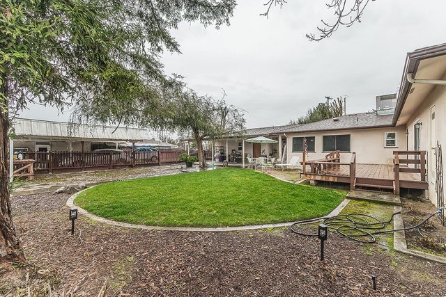240 S Bailey Avenue, Fresno, CA 93727