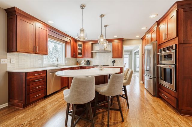 51 Walnut Hill Dr, Penfield, NY 14526