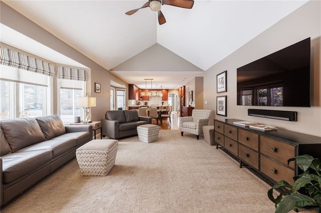 51 Walnut Hill Dr, Penfield, NY 14526