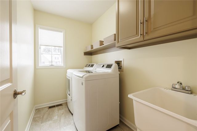 51 Walnut Hill Dr, Penfield, NY 14526