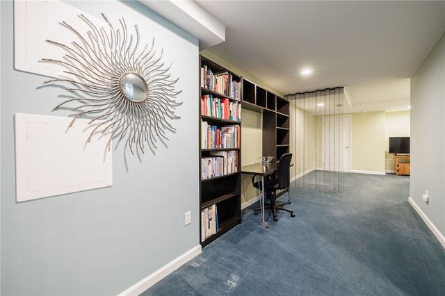 51 Walnut Hill Dr, Penfield, NY 14526