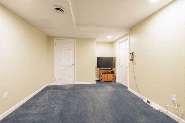 51 Walnut Hill Dr, Penfield, NY 14526