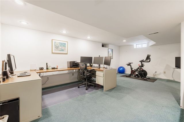 51 Walnut Hill Dr, Penfield, NY 14526