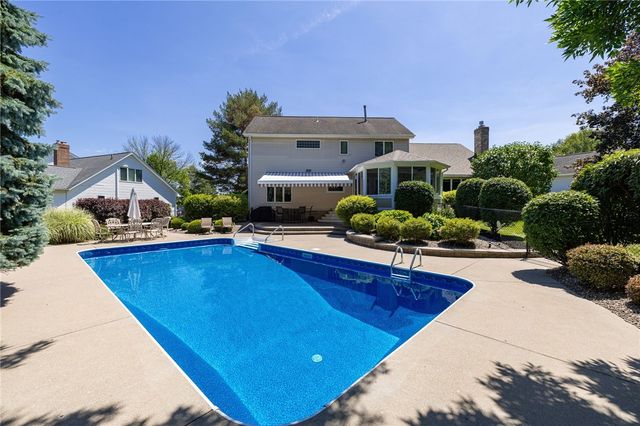 51 Walnut Hill Dr, Penfield, NY 14526