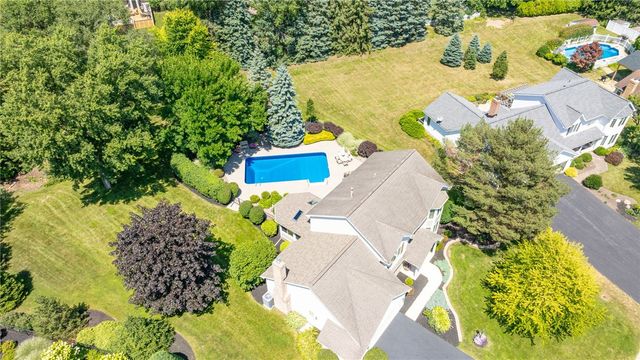 51 Walnut Hill Dr, Penfield, NY 14526