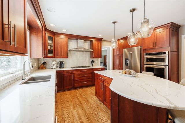 51 Walnut Hill Dr, Penfield, NY 14526